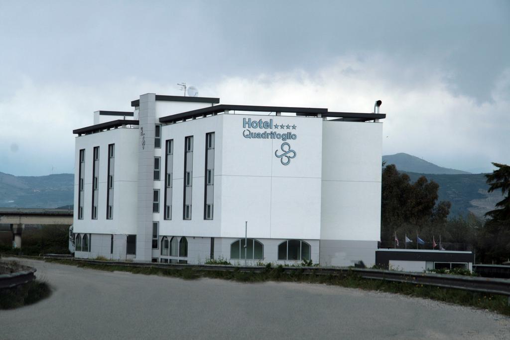 Hotel Quadrifoglio Castello di Cisterna Εξωτερικό φωτογραφία