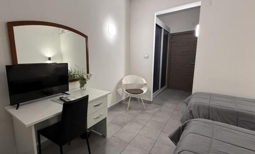 Hotel Quadrifoglio Castello di Cisterna Εξωτερικό φωτογραφία