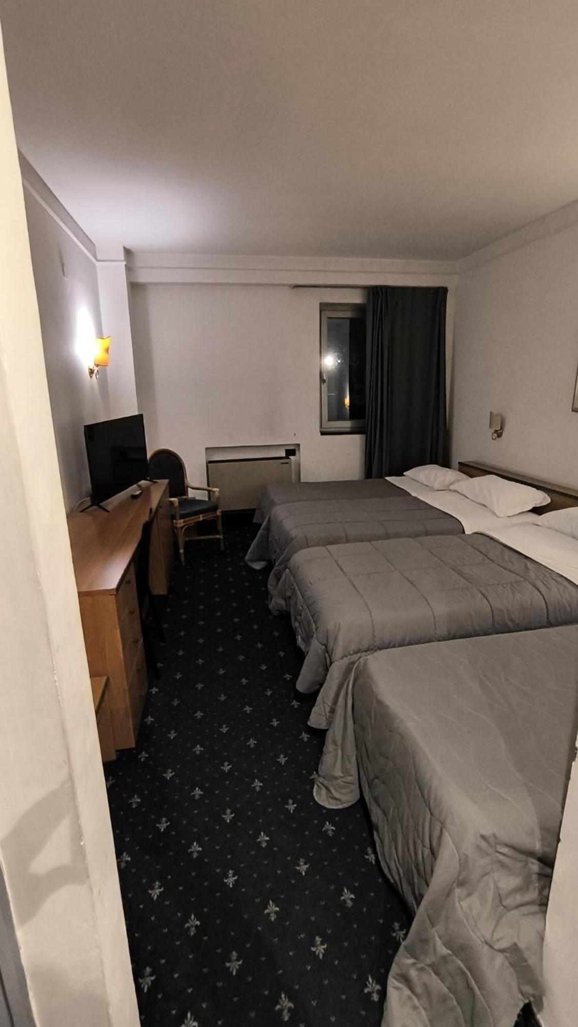Hotel Quadrifoglio Castello di Cisterna Εξωτερικό φωτογραφία