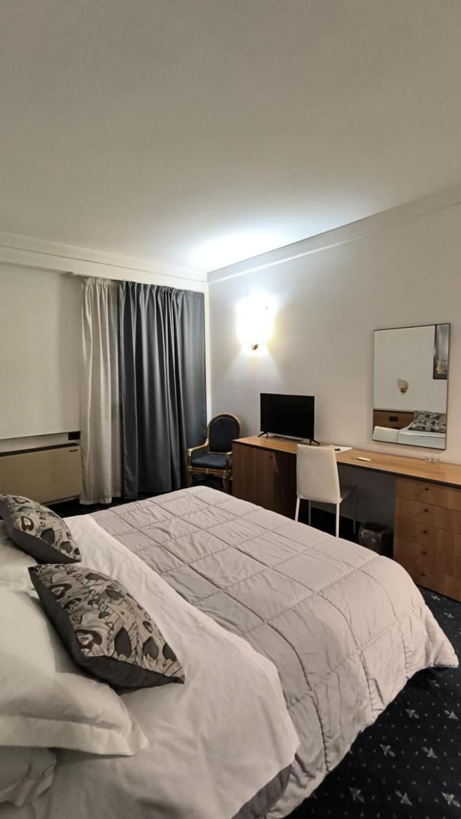 Hotel Quadrifoglio Castello di Cisterna Εξωτερικό φωτογραφία